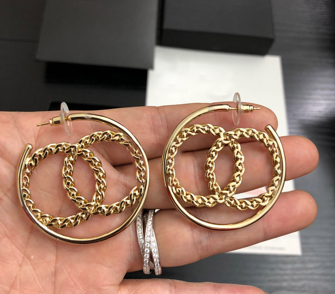 Designer letter jewelry Gold round letter Earring C-Earring have stamp in back fashion luxury Formal social gathering gift 1006-1
Designer letter jewelry Gold round letter Earring C-Earring have stamp in back fashion luxury Formal social gathering gift 1006-1