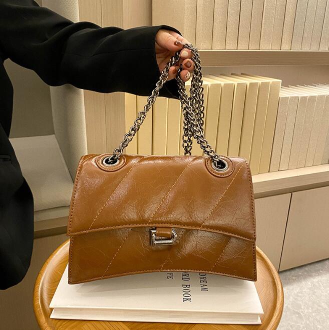New Hourglass Bags Crocodile Pattern Chain Underarm Bag Oil Wax Leather Shoulder Messenger Bag Handbag Autumn and Winter Style, As pic
New Hourglass Bags Crocodile Pattern Chain Underarm Bag Oil Wax Leather Shoulder Messenger Bag Handbag Autumn and Winter Style, As pic