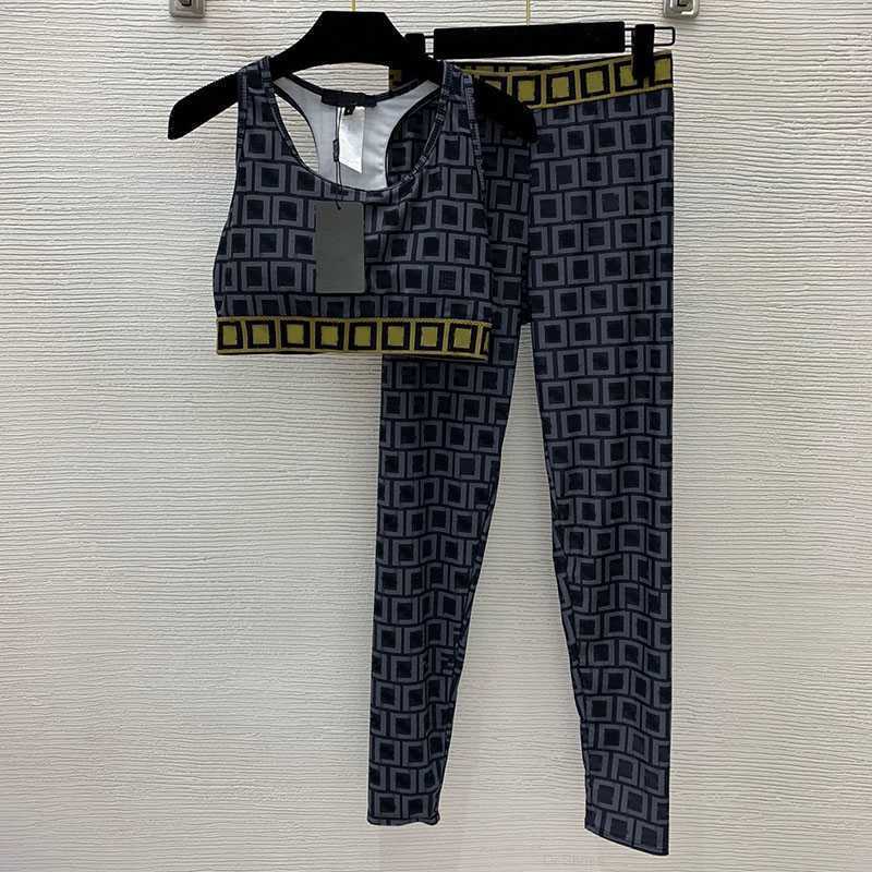 2022 Womens yoga Tracksuits outfits sexy leggings designers Multicolor Lycra gym suit bras pants sets full letters motif sports wears summer, Color 1
2022 Womens yoga Tracksuits outfits sexy leggings designers Multicolor Lycra gym suit bras pants sets full letters motif sports wears summer, Color 1