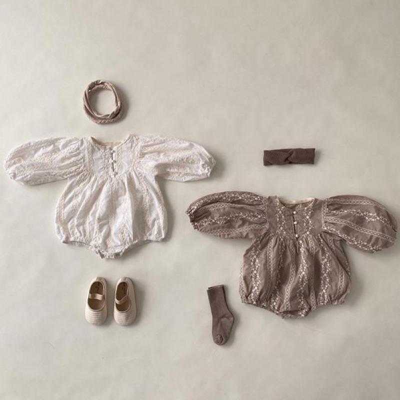 Rompers BOBOTCNUNU 2022 Autumn New Baby Bodysuit Embroidery Flower Jumpsuit For Girls Princess Long Sleeve Floral Bodysuit Clothes J220922, Beige
Rompers BOBOTCNUNU 2022 Autumn New Baby Bodysuit Embroidery Flower Jumpsuit For Girls Princess Long Sleeve Floral Bodysuit Clothes J220922, Beige