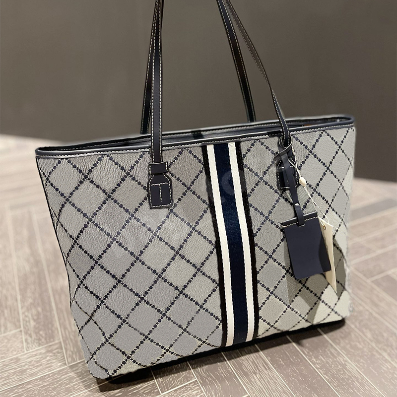 Fashion Shoulder Bags Women Designer Totes Classic Style Handbags Temperament Shopping Bag Luxury Wallets 2 Colors, Blue
Fashion Shoulder Bags Women Designer Totes Classic Style Handbags Temperament Shopping Bag Luxury Wallets 2 Colors, Blue