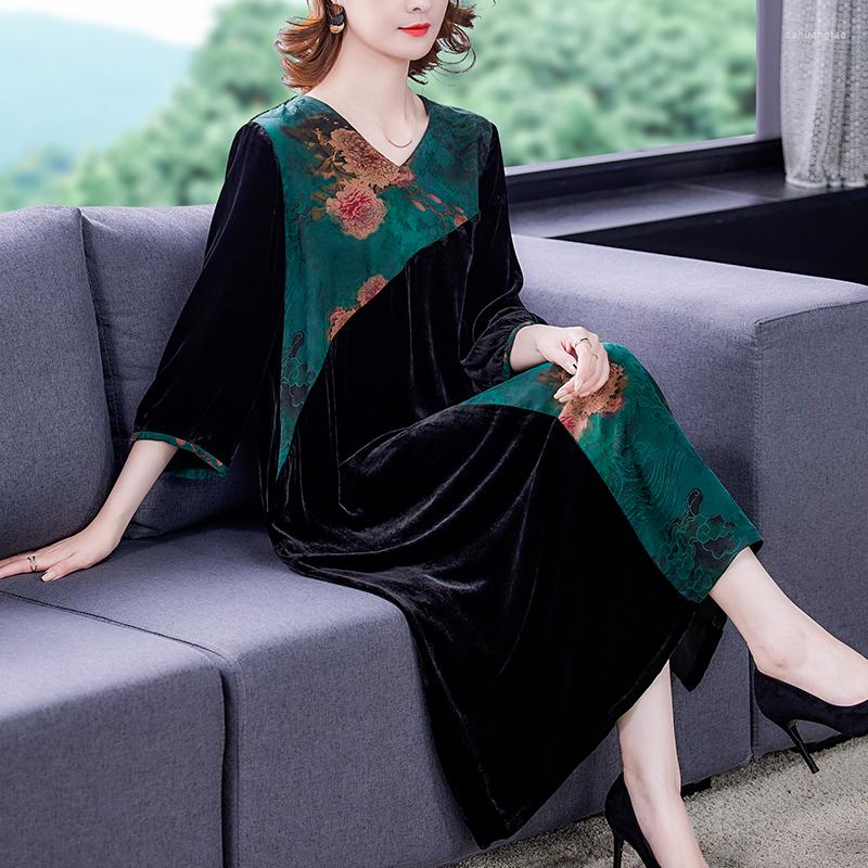 Casual Dresses Autumn Winter Fashion Burn Flowers Velvet Midi Dress 2022 Elegant Bodycon Women Korean Vintage V-neck Party, Green
Casual Dresses Autumn Winter Fashion Burn Flowers Velvet Midi Dress 2022 Elegant Bodycon Women Korean Vintage V-neck Party, Green