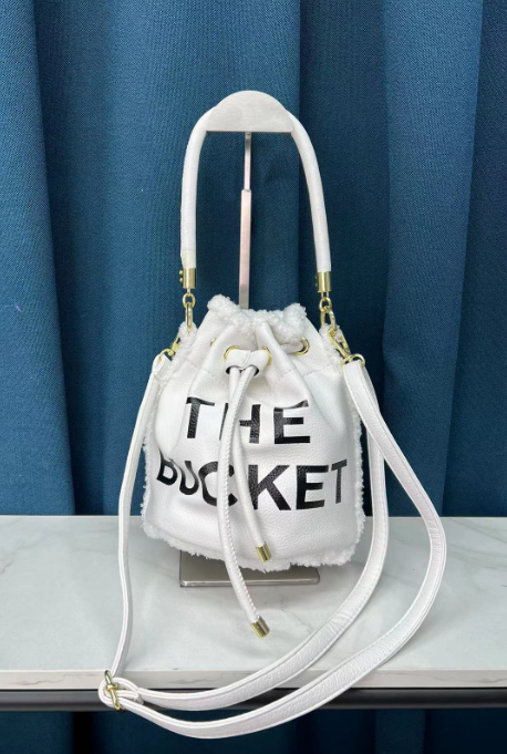 New Handbag Plush Alphabet Bucket Bag Fashion Commuter Crossbody Shoulder Bag Lightweight Tote European and American Personalized Design, As pic
New Handbag Plush Alphabet Bucket Bag Fashion Commuter Crossbody Shoulder Bag Lightweight Tote European and American Personalized Design, As pic