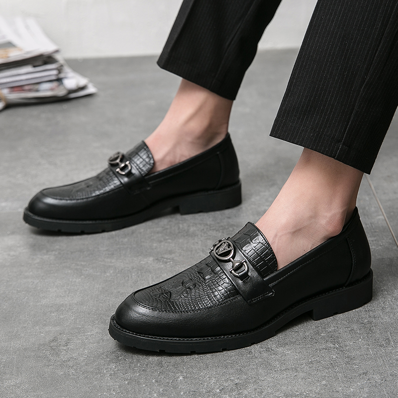 Carved Brogue Leather Oxford Shoes Pointed Toe One Stirrup Retro Luxury Metal Buckle Men's Fashion Formal Casual Shoes Business Shoes Multiple Size, Black
Carved Brogue Leather Oxford Shoes Pointed Toe One Stirrup Retro Luxury Metal Buckle Men's Fashion Formal Casual Shoes Business Shoes Multiple Size, Black