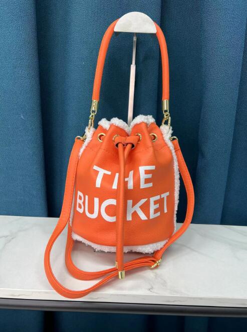 Handbag Plush Alphabet Bucket Bag Fashion Commuter Crossbody Shoulder Bag Lightweight Tote Autumn and Winter New European and American Personalized Design, As pic
Handbag Plush Alphabet Bucket Bag Fashion Commuter Crossbody Shoulder Bag Lightweight Tote Autumn and Winter New European and American Personalized Design, As pic