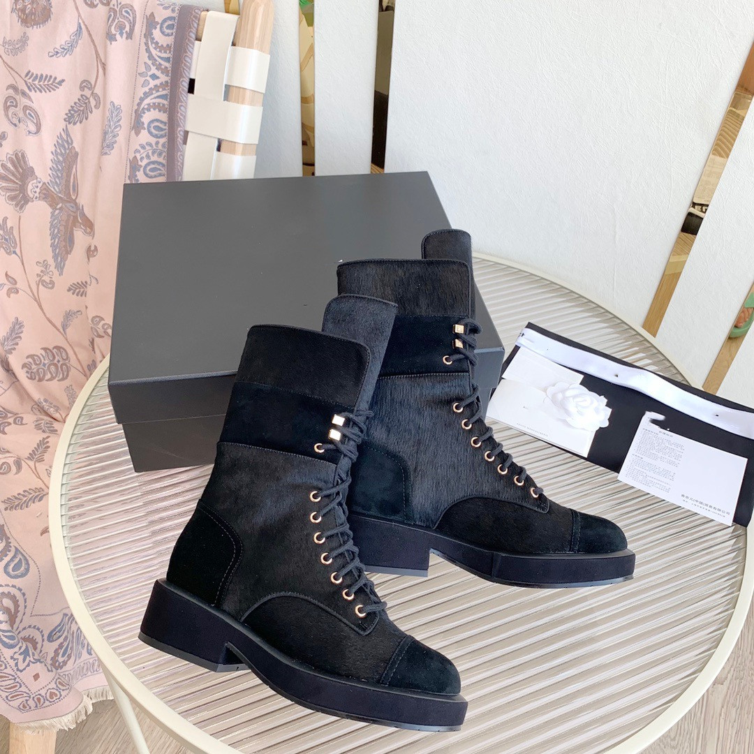 2022 New Graphy Boots Black open brim beaded leather fabric with gold metal accessories eyelets zipper fashionable avant-garde 35-40, Black leather
2022 New Graphy Boots Black open brim beaded leather fabric with gold metal accessories eyelets zipper fashionable avant-garde 35-40, Black leather