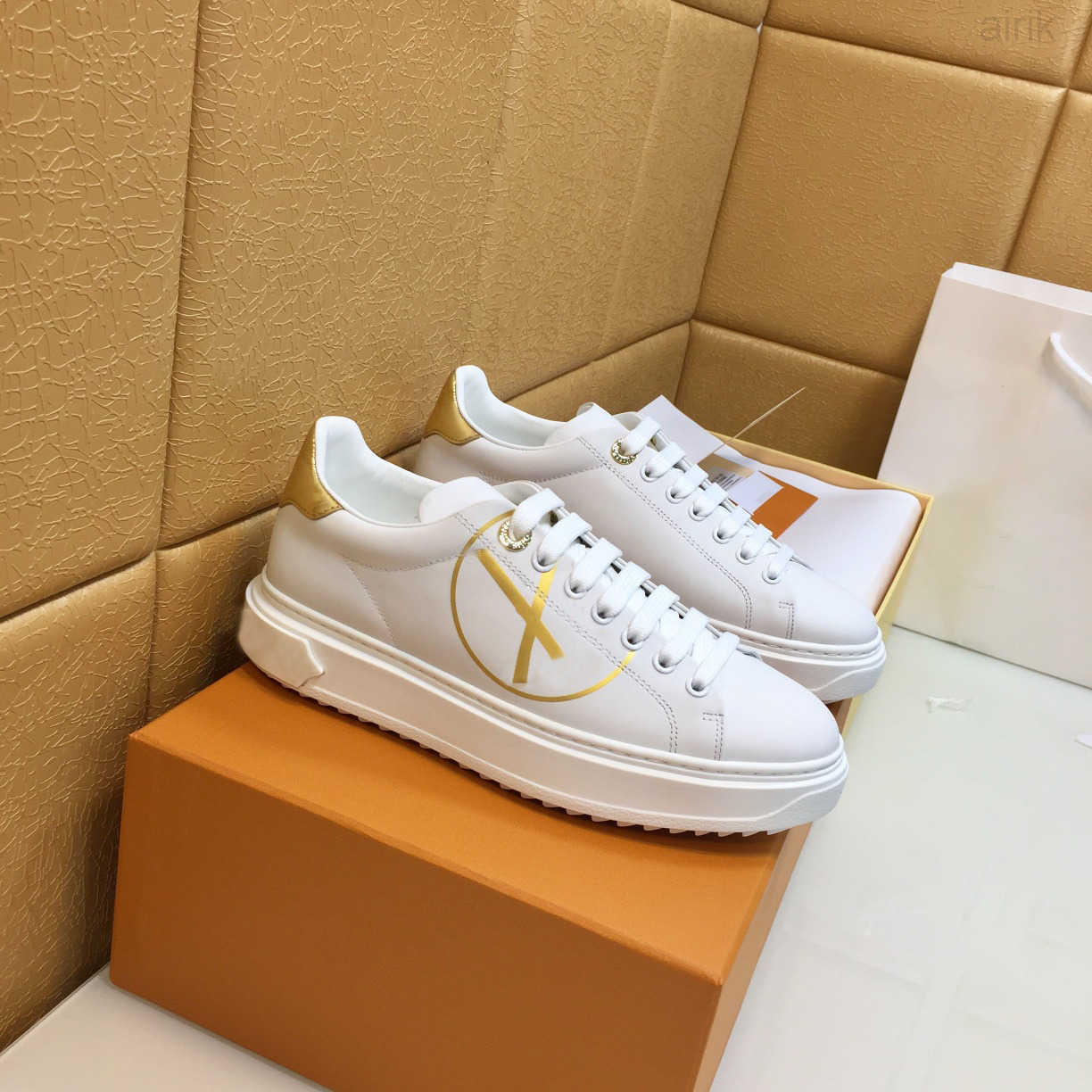 Designer Luxury TimeOut Sneakers Women Casual Shoes Lady Embossed Lambskin Calfskin White Padded Pattern Trend Retro Style Fashion, Color 11
Designer Luxury TimeOut Sneakers Women Casual Shoes Lady Embossed Lambskin Calfskin White Padded Pattern Trend Retro Style Fashion, Color 11