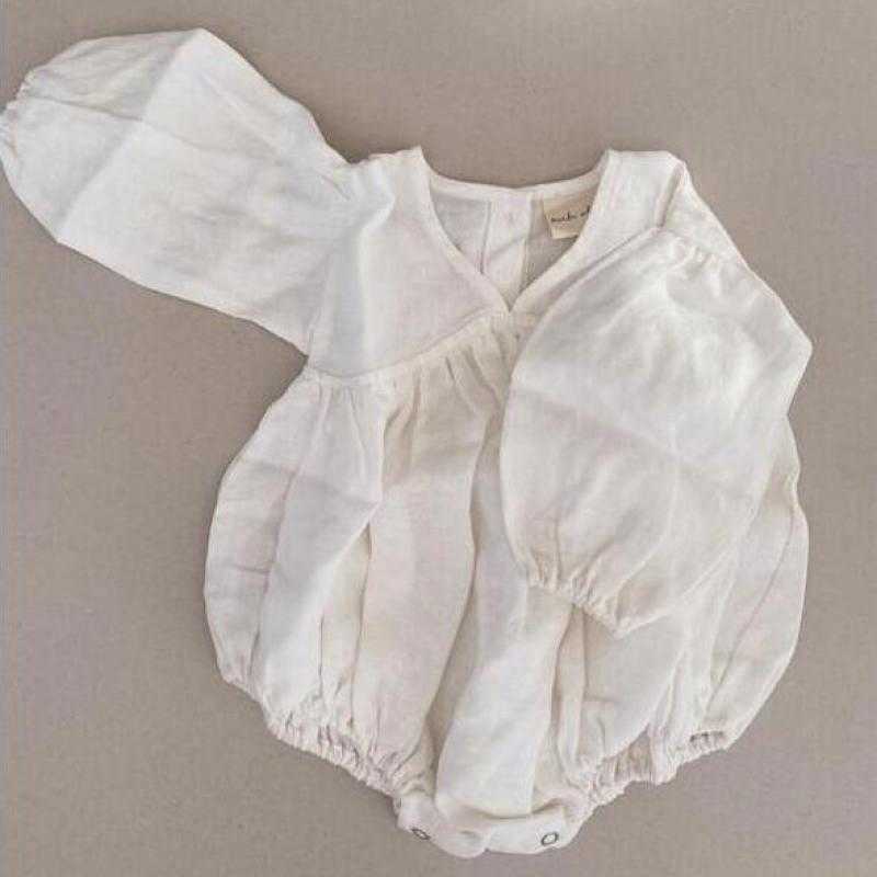 Rompers Girl Baby Autumn Loose Cotton Linen Vhals Lantern Sleeves Bodysuit Girls Sweet Cute Jumpsuit One Piece Toddler Simple Outfits J220922, White
Rompers Girl Baby Autumn Loose Cotton Linen Vhals Lantern Sleeves Bodysuit Girls Sweet Cute Jumpsuit One Piece Toddler Simple Outfits J220922, White