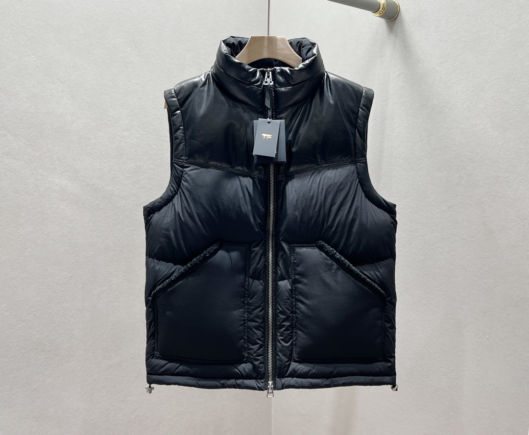 2022SS New Men's Down Vest Men's Designer Luxury Leather Strip Decoration Stand Collar Down Coat - Chinese Down Vest, Black
2022SS New Men's Down Vest Men's Designer Luxury Leather Strip Decoration Stand Collar Down Coat - Chinese Down Vest, Black
