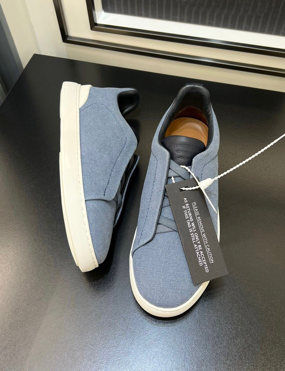 Famous Brands Men Triple Stitch Sneakers Shoes Triple-crossed Elastics Rubber Sole Trainers Man Runner Lightweight & flexible Casual Walking EU38-45
Famous Brands Men Triple Stitch Sneakers Shoes Triple-crossed Elastics Rubber Sole Trainers Man Runner Lightweight & flexible Casual Walking EU38-45