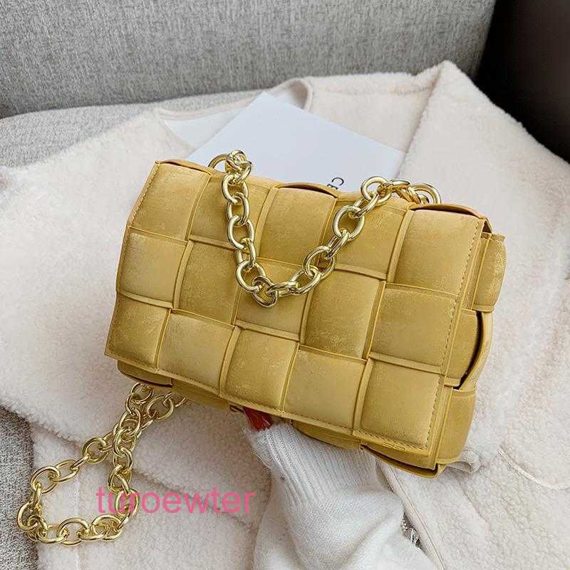 Bottegas Designer Bags Venetas Women Cassette handbags Genuine Leather with the logo Fashion chain frosted shoulder bag 2022 spring and summ, White
Bottegas Designer Bags Venetas Women Cassette handbags Genuine Leather with the logo Fashion chain frosted shoulder bag 2022 spring and summ, White