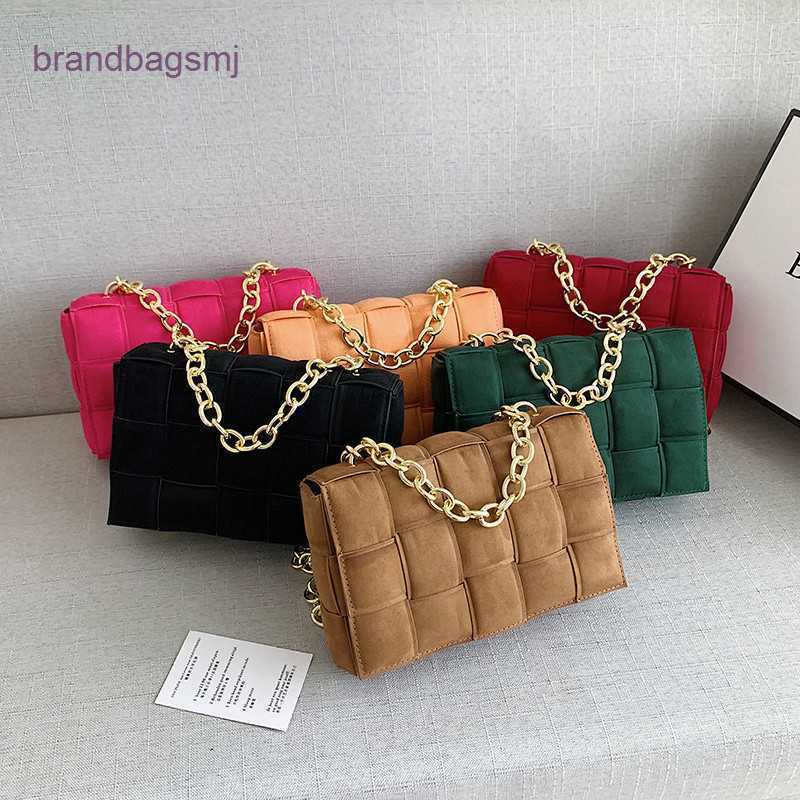 Bottegas Bag Cassette Venetas Bags2022 new autumn and winter women's bag sense of minority velvet casette One Shoulder Messenger chain woven pillow, Red
Bottegas Bag Cassette Venetas Bags2022 new autumn and winter women's bag sense of minority velvet casette One Shoulder Messenger chain woven pillow, Red