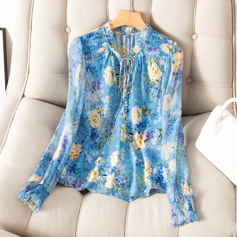 2022 Autumn Round Neck Natural Silk Ribbon Tie Bow Blouse Shirt Blue Floral Print Long Sleeve Buttons Pullover Style Top Shirts D22TO05, Sky blue
2022 Autumn Round Neck Natural Silk Ribbon Tie Bow Blouse Shirt Blue Floral Print Long Sleeve Buttons Pullover Style Top Shirts D22TO05, Sky blue