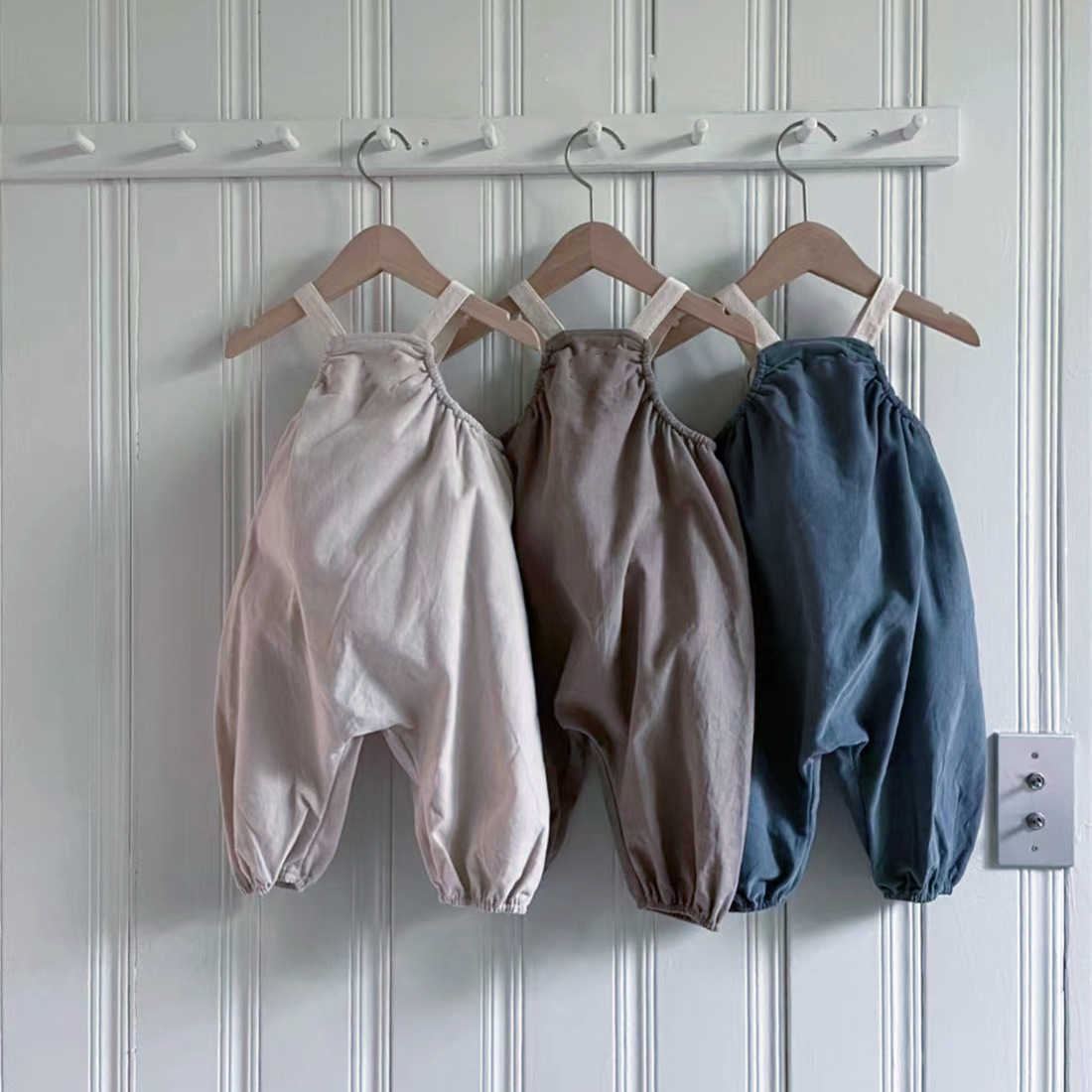 Rompers Kid Retro Solid Overall Casual Simple Loose Corduroy Romper Boy Comfortable Soft Jumpsuit Baby Girl Outfits New Clothes J220922, Blue
Rompers Kid Retro Solid Overall Casual Simple Loose Corduroy Romper Boy Comfortable Soft Jumpsuit Baby Girl Outfits New Clothes J220922, Blue