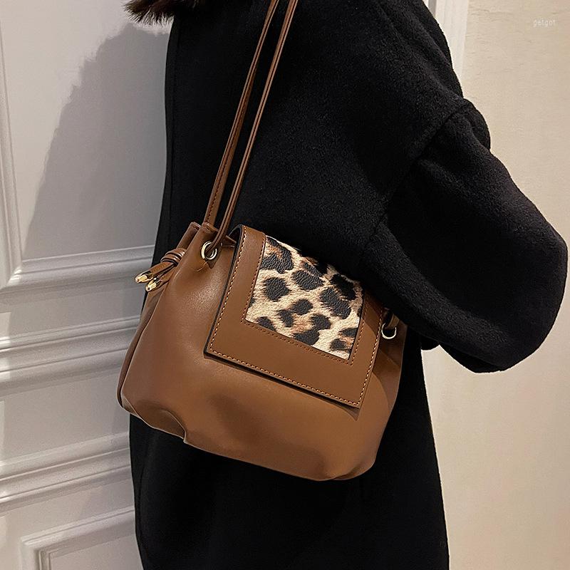 Evening Bags Korean Shoulder Bag For Women 2022 Luxury Underarm Woman Tote Fashion Brand Designer Retro Pu Leather Female Handbags Purses, Black
Evening Bags Korean Shoulder Bag For Women 2022 Luxury Underarm Woman Tote Fashion Brand Designer Retro Pu Leather Female Handbags Purses, Black