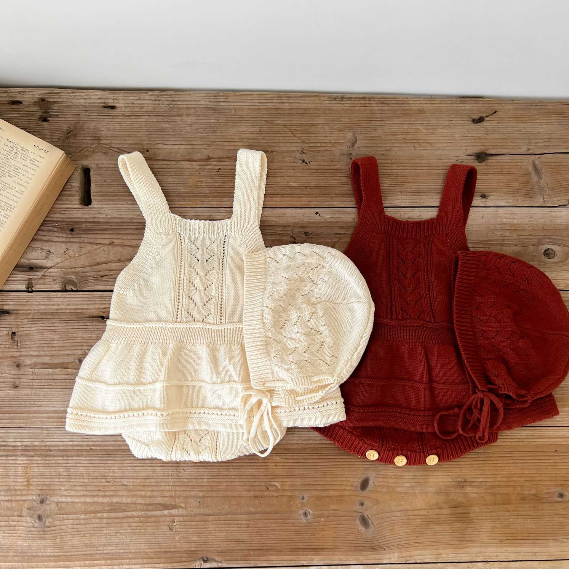 Rompers 2022 Baby New Sleeveless Solid Knitting Bodysuit Girl AllCompetition Cotton Soft Keep Warm Sweater Jumpsuit Derss With Cap J220922, Beige
Rompers 2022 Baby New Sleeveless Solid Knitting Bodysuit Girl AllCompetition Cotton Soft Keep Warm Sweater Jumpsuit Derss With Cap J220922, Beige