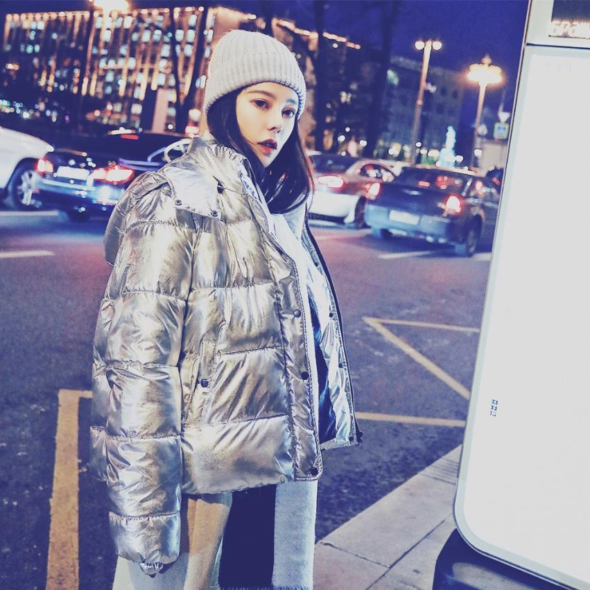 Women's Down Parkas Wholesale Winter Fashion Women's Golssy Silver Thicker Warm Down Jacket Female Shiny Waterproof Hooded Down coat wj1772 220930
Women's Down Parkas Wholesale Winter Fashion Women's Golssy Silver Thicker Warm Down Jacket Female Shiny Waterproof Hooded Down coat wj1772 220930