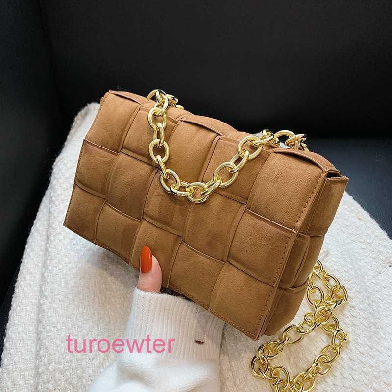 Bottegas Designer Bags Venetas Women Cassette handbags Genuine Leather with the logo Fashion metal thick chain woven frosted hand bag 2022 p, Sky blue
Bottegas Designer Bags Venetas Women Cassette handbags Genuine Leather with the logo Fashion metal thick chain woven frosted hand bag 2022 p, Sky blue