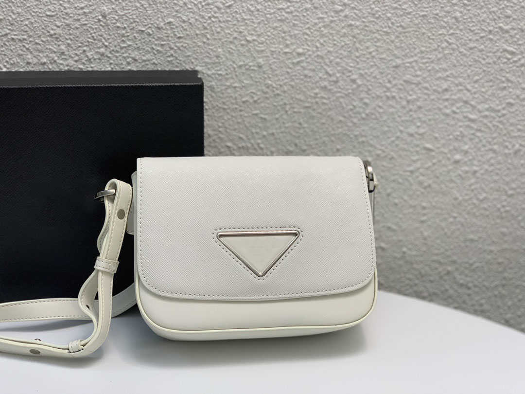 Top Quality Ladies Handbag designer purse luxury chain strap inner compartment leather fashion classic with size 21-15-10cm 2022, 00
Top Quality Ladies Handbag designer purse luxury chain strap inner compartment leather fashion classic with size 21-15-10cm 2022, 00