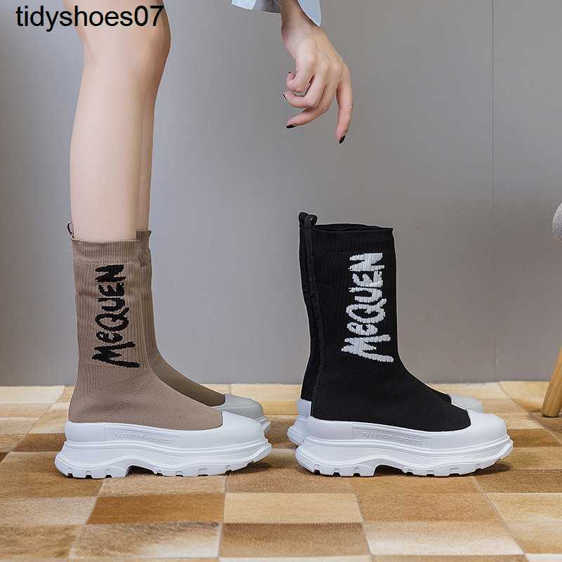 McQueens knitted elastic socks shoes It sells well in America of the same style 2022 new thin Martin boots letters graffiti breathable thick soled short boots, Black
McQueens knitted elastic socks shoes It sells well in America of the same style 2022 new thin Martin boots letters graffiti breathable thick soled short boots, Black