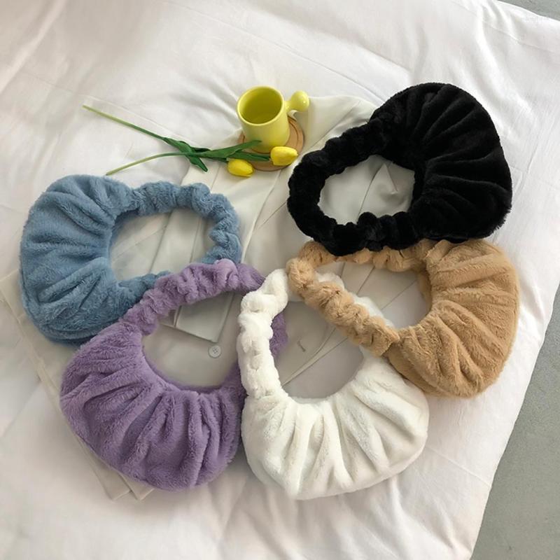 Evening Bags Plush Pleated Women's Bag Solid Color Luxury Designer Shoulder Underarm Shopper Ladies Autumn Winter Soft Cloud Handbags, Black
Evening Bags Plush Pleated Women's Bag Solid Color Luxury Designer Shoulder Underarm Shopper Ladies Autumn Winter Soft Cloud Handbags, Black