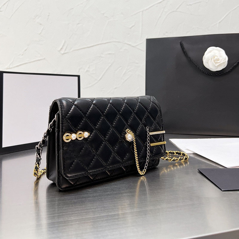 Luxury Women Badge Designer Crossbody Bag Fashion Diamond Lattice Lambskin Genuine Leather Quilted Mini Classic Flap Clutch Handbag Fashion Birkin Key Pouch 19CM, Black
Luxury Women Badge Designer Crossbody Bag Fashion Diamond Lattice Lambskin Genuine Leather Quilted Mini Classic Flap Clutch Handbag Fashion Birkin Key Pouch 19CM, Black