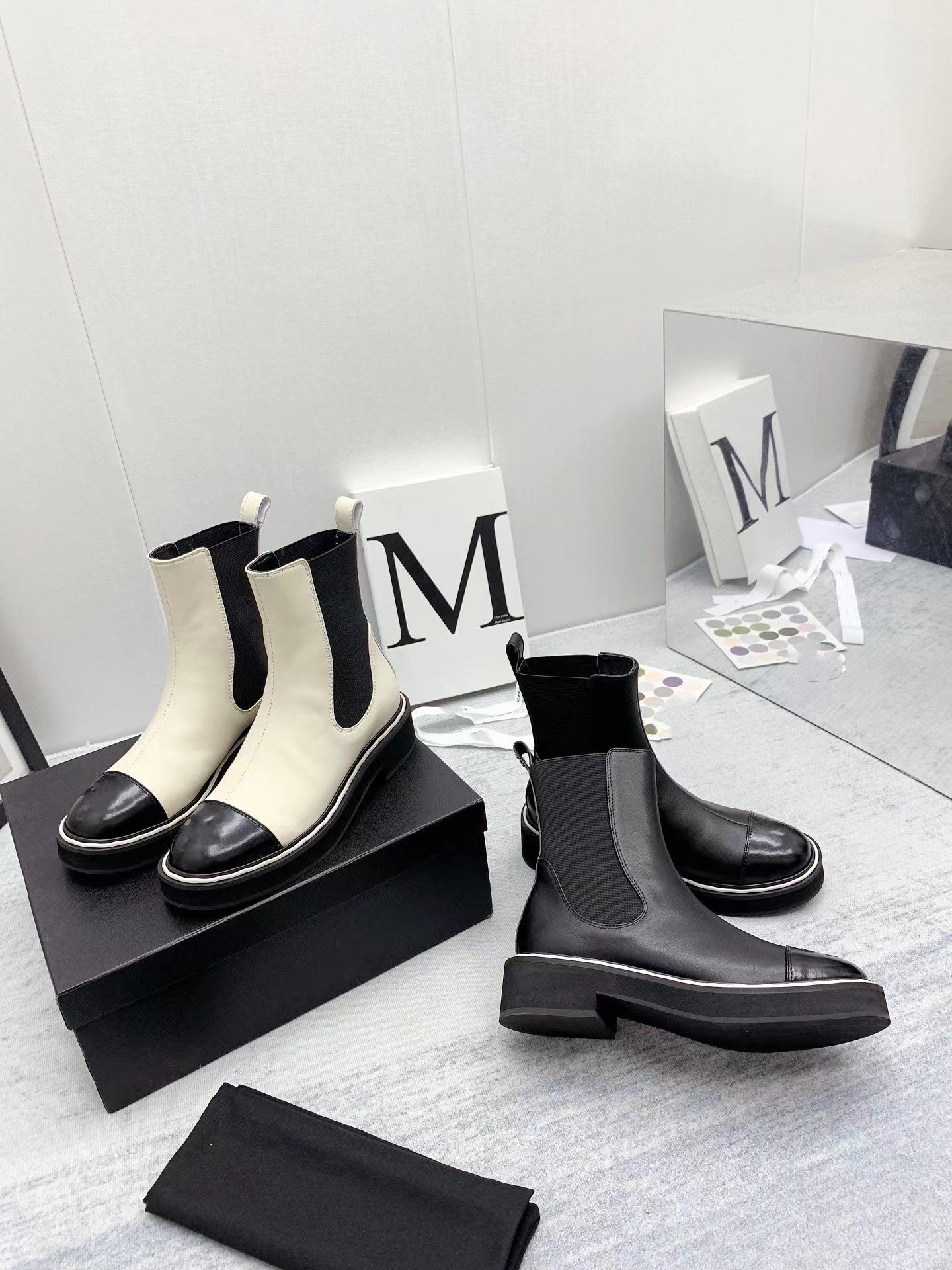 Womens shoes boots Custom-made silk cowhide popular classic series Round Toe size 35-40
Womens shoes boots Custom-made silk cowhide popular classic series Round Toe size 35-40