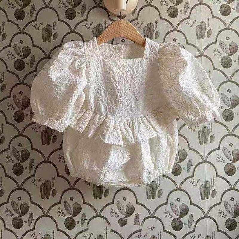 Rompers 2022 Summer New Baby Girl Lace Puff pastry Sleeve Bodysuit Square Collar Princess Jumpsuit Breathable Cotton Sweet Baby Girl Clothes J220922, Pink
Rompers 2022 Summer New Baby Girl Lace Puff pastry Sleeve Bodysuit Square Collar Princess Jumpsuit Breathable Cotton Sweet Baby Girl Clothes J220922, Pink