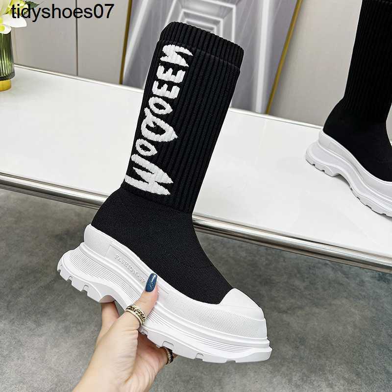 Classics McQueens same knitted elastic socks shoes 2022 new thin Martin boots female letter graffiti breathable thick soled short boots, Gray
Classics McQueens same knitted elastic socks shoes 2022 new thin Martin boots female letter graffiti breathable thick soled short boots, Gray