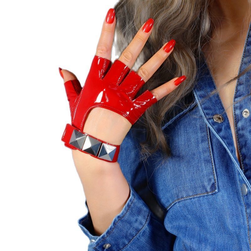 Five Fingers Gloves 100 REAL PATENT LEATHER Fingerless Short Gloves Red Silver Studs Half Finger Women SemiFinger Gloves WZP33 221006