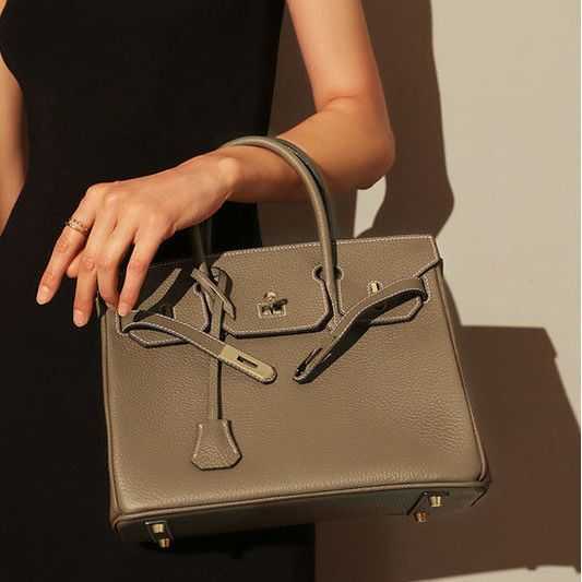 Fashion birkins woman herme bag Hong Kong DF leather women s high sense 2022 new large capacity commuter hand, Sky blue
Fashion birkins woman herme bag Hong Kong DF leather women s high sense 2022 new large capacity commuter hand, Sky blue