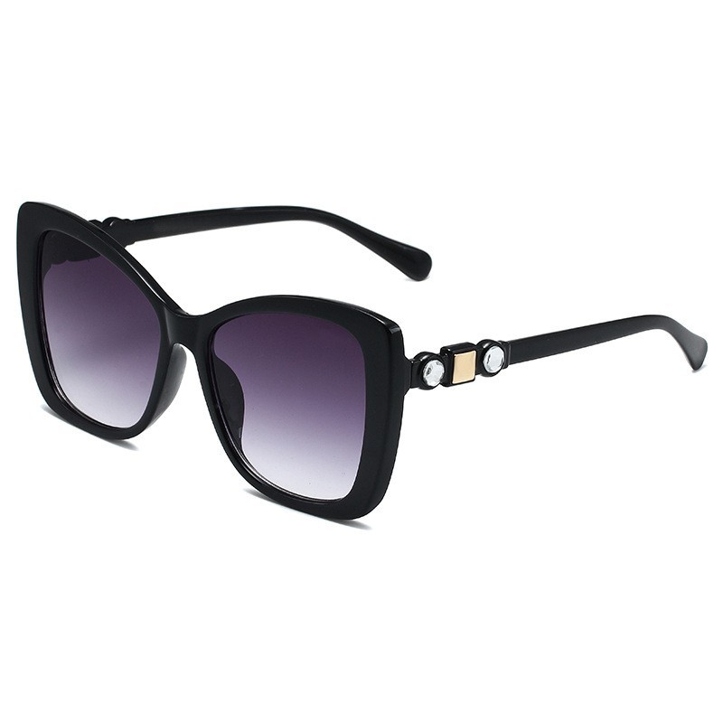 9446 fashion women sunglasses square frame goggles top quality Pearl jewelry uv protection eyewear avant-garde style wiyj box case
9446 fashion women sunglasses square frame goggles top quality Pearl jewelry uv protection eyewear avant-garde style wiyj box case