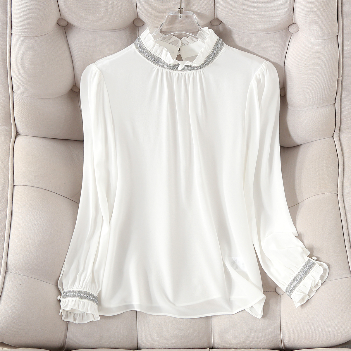 2022 Autumn Stand Collar Natural Silk Ruffle Blouse Shirt White / Blue Solid Color Long Sleeve Rhinestone Pullover Style Top Shirts D22TO05
2022 Autumn Stand Collar Natural Silk Ruffle Blouse Shirt White / Blue Solid Color Long Sleeve Rhinestone Pullover Style Top Shirts D22TO05
