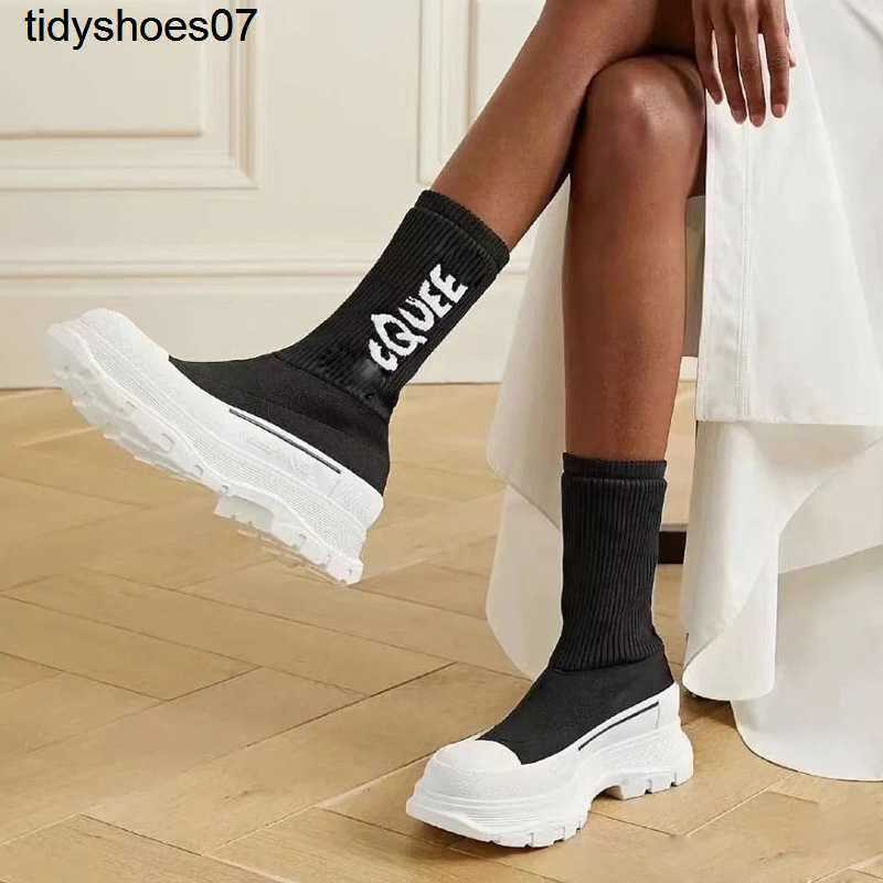 2022 Autumn Female designers McQueens Elastic Socks Boots Women's Thick Sole High Mid rise Martin Boots Thin Short Boots, Gray
2022 Autumn Female designers McQueens Elastic Socks Boots Women's Thick Sole High Mid rise Martin Boots Thin Short Boots, Gray