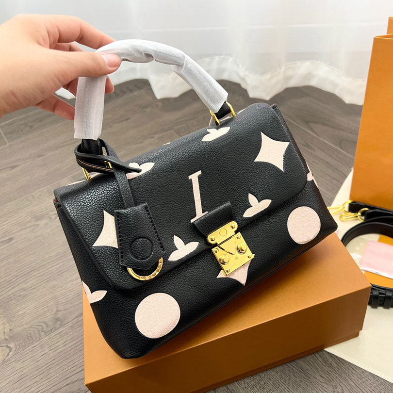 Luxury designer bags letter shoulder bag printed handbag clash color stereo embossed tote bag Shoulders fashion women Casual Formal Dual Purpose 4 colors very goods, No.1
Luxury designer bags letter shoulder bag printed handbag clash color stereo embossed tote bag Shoulders fashion women Casual Formal Dual Purpose 4 colors very goods, No.1