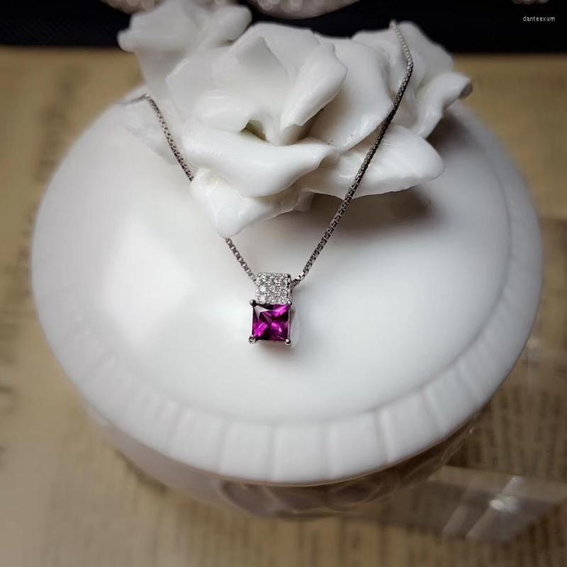 Pendants Natural Red Garnet Necklace S925 Silver Gemstone Simple Small Square Pillow Women Party Gift Jewelry
Pendants Natural Red Garnet Necklace S925 Silver Gemstone Simple Small Square Pillow Women Party Gift Jewelry