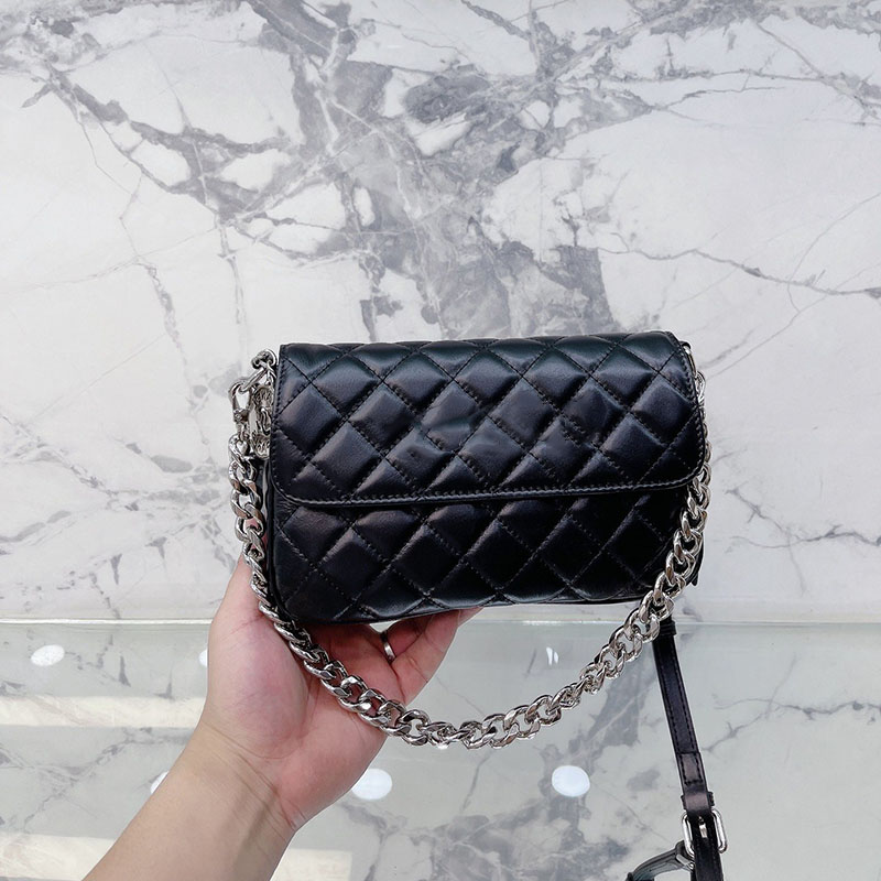 22a Women Fashion Luxury Designer Bags Metal Letter Top Leather Quilted Diamond Lattice Classic Flap Shoulder Bag Heavy Chain Handbag Crossbody Birkin Key Pouch 22C, Black
22a Women Fashion Luxury Designer Bags Metal Letter Top Leather Quilted Diamond Lattice Classic Flap Shoulder Bag Heavy Chain Handbag Crossbody Birkin Key Pouch 22C, Black