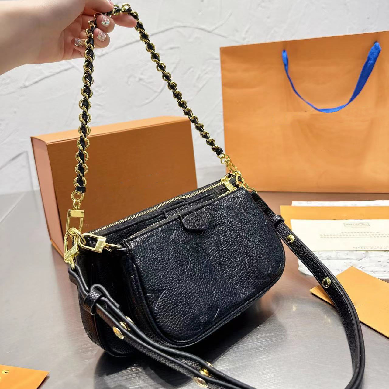 Designer shoulder bag letter handbag Multi functional large capacity leather lady purse 5A quality crossbody bags fashion trend good match very nice gift, White
Designer shoulder bag letter handbag Multi functional large capacity leather lady purse 5A quality crossbody bags fashion trend good match very nice gift, White