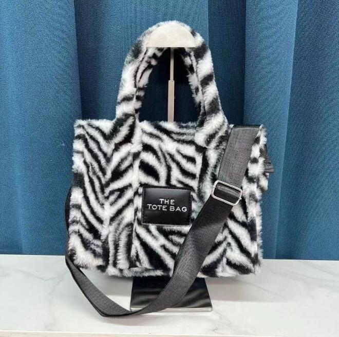 New Striped Plush Women's Tote Bag Popular Letter Crossbody Shoulder Bags Handbag Autumn and Winter European and American Style, As pic
New Striped Plush Women's Tote Bag Popular Letter Crossbody Shoulder Bags Handbag Autumn and Winter European and American Style, As pic