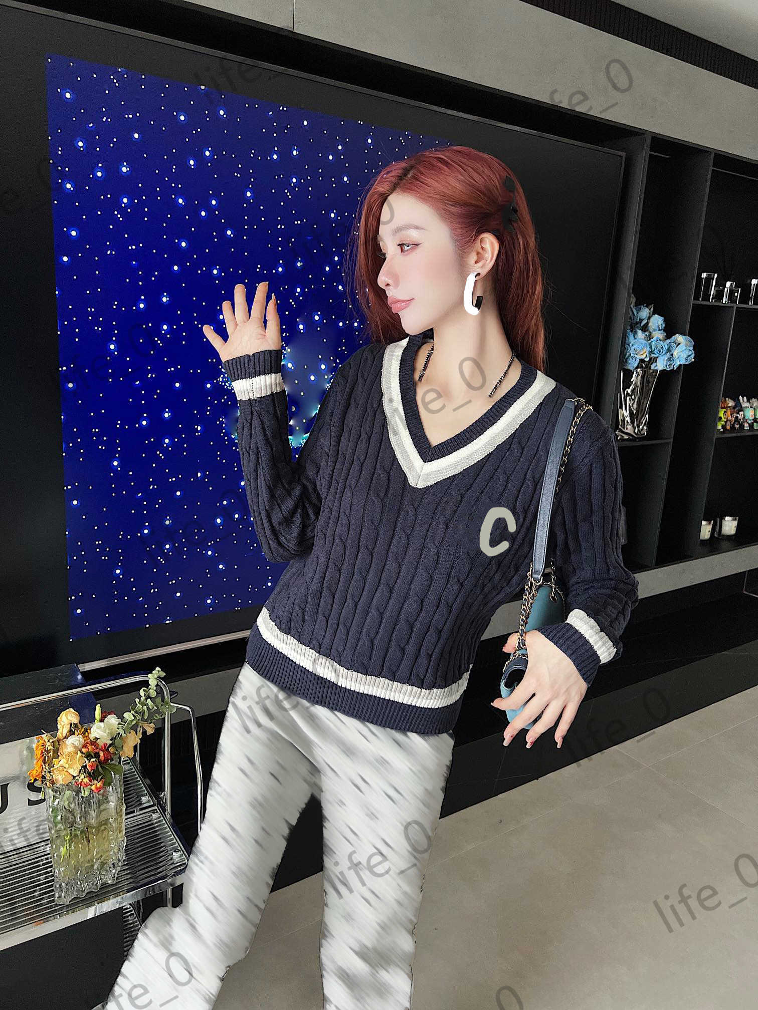 Brand Womens Sweaters Vertical Striped V-neck Pullover Tops Letter Logo Printed Short Style Knitted Cardigans Spring Autumn Warm Fashion Sweater Women 1709
Brand Womens Sweaters Vertical Striped V-neck Pullover Tops Letter Logo Printed Short Style Knitted Cardigans Spring Autumn Warm Fashion Sweater Women 1709