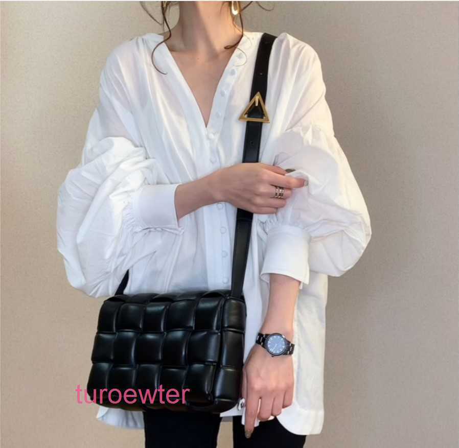 Bottegas Designer Bags Venetas Women Cassette Handbags Genuine Leather with the Japanese Autumn New Style Long Sleeved Shirt Single Bre, No bag
Bottegas Designer Bags Venetas Women Cassette Handbags Genuine Leather with the Japanese Autumn New Style Long Sleeved Shirt Single Bre, No bag