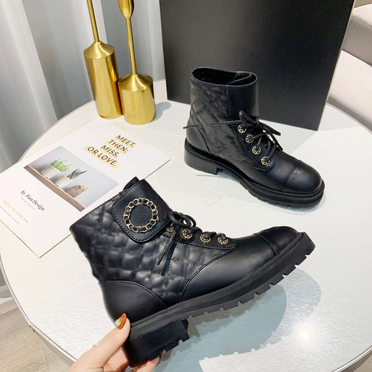 Boots designer boots classic Women boot martin booties 100% leather brand Desert with strap australia fashion luxury Top quality non-slip winter
Boots designer boots classic Women boot martin booties 100% leather brand Desert with strap australia fashion luxury Top quality non-slip winter