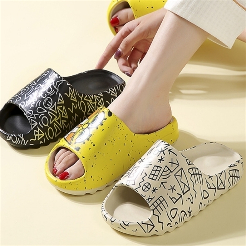 Slippers Designer Slides Summer House Thick Printed Graffiti Men Slippers Women Flip Flops Unisex Platform Shoes Outdoor Sandals 221006, Black original
Slippers Designer Slides Summer House Thick Printed Graffiti Men Slippers Women Flip Flops Unisex Platform Shoes Outdoor Sandals 221006, Black original