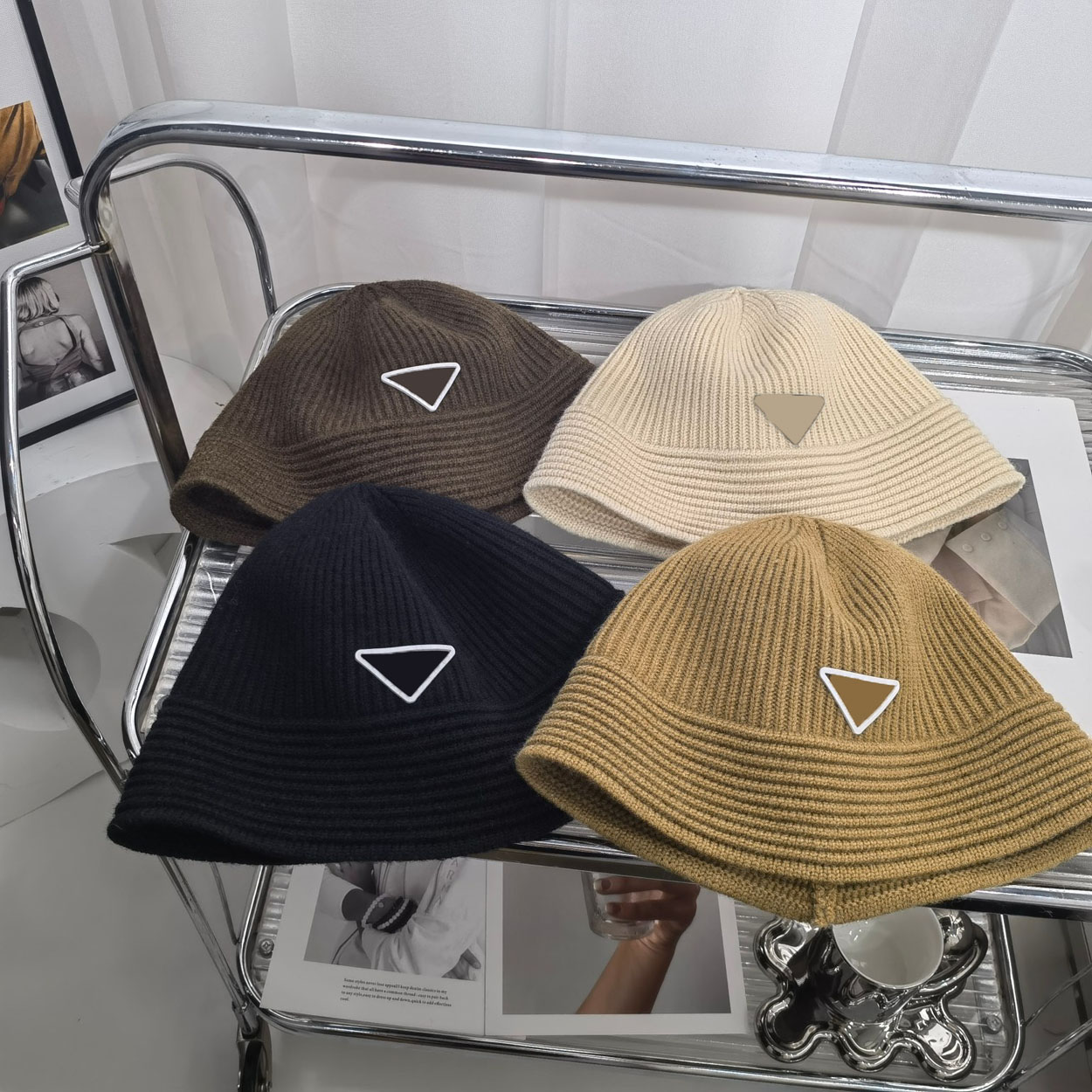 23ss 4colors Luxury Bucket Hat Beanies Designer Winter Bean Women Fashion Outdoor Recreation Knit Hats Woolen Letter Jacquard Warm Skull Hat, White
23ss 4colors Luxury Bucket Hat Beanies Designer Winter Bean Women Fashion Outdoor Recreation Knit Hats Woolen Letter Jacquard Warm Skull Hat, White