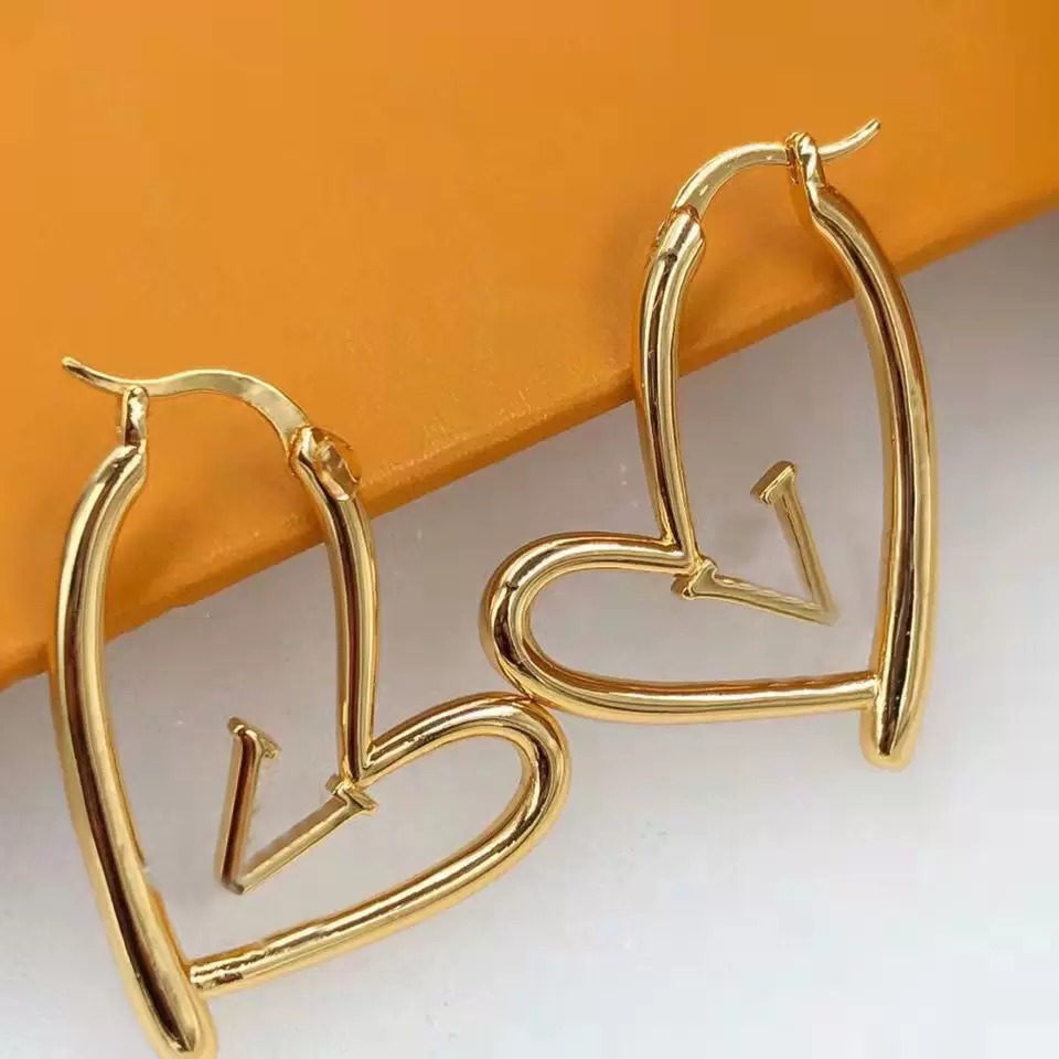 Designer Jewelry luxury Womens earring Classic Love hoop Earrings Fashion Style Studs Gold Plated Stud brand earrings for Women girls Chirstmas Gifts With Box
Designer Jewelry luxury Womens earring Classic Love hoop Earrings Fashion Style Studs Gold Plated Stud brand earrings for Women girls Chirstmas Gifts With Box