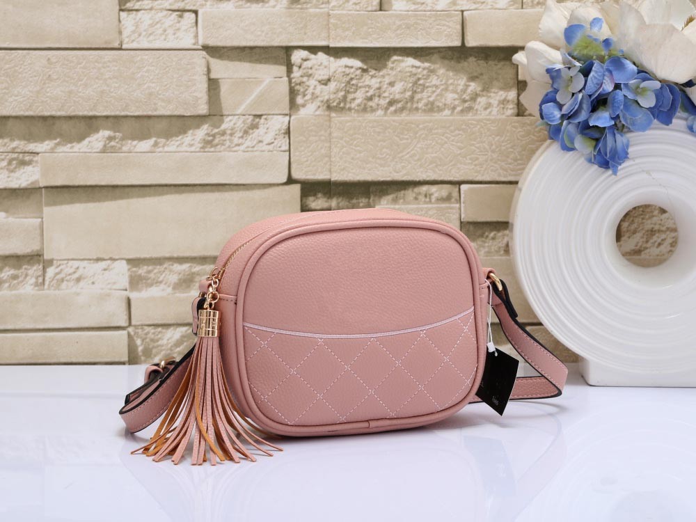 Fashion single shoulder bag women's chain bag handbag PU leather top quality purse Diamond messenger bag for women, Bag hangings
Fashion single shoulder bag women's chain bag handbag PU leather top quality purse Diamond messenger bag for women, Bag hangings