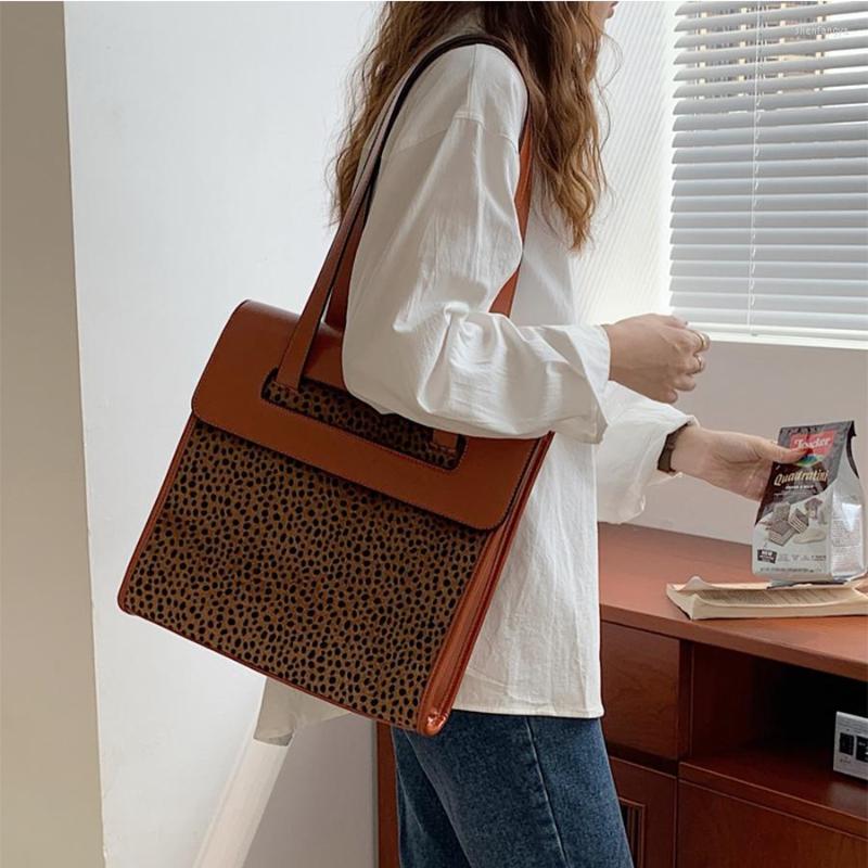 Evening Bags Leopard Print Casual Tote Fashion Shoulder For Women Hand Leather Large Pocket Bag Luxury Female Handbags Designer, Beige
Evening Bags Leopard Print Casual Tote Fashion Shoulder For Women Hand Leather Large Pocket Bag Luxury Female Handbags Designer, Beige