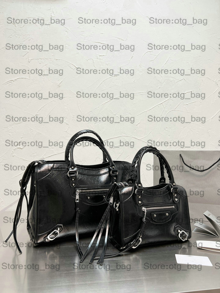 Motorcycle Bag Mens Shoulder Bags luxury Women Cagole Designers Clutch Cool Classic City handbags Cross Body Ladies Leather Crossbody IT Handbag Luxurys, Customize
Motorcycle Bag Mens Shoulder Bags luxury Women Cagole Designers Clutch Cool Classic City handbags Cross Body Ladies Leather Crossbody IT Handbag Luxurys, Customize