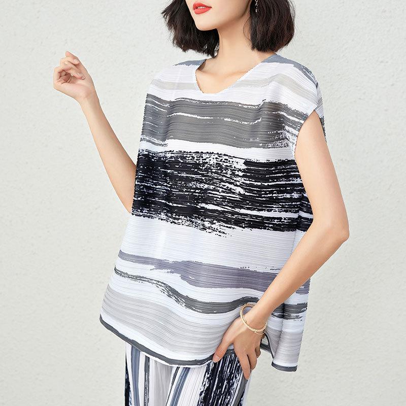 Women's T Shirts Color Printed Pleated Horizontal Striped Short-sleeved T-shirt Women's Summer Miyake Casual Loose Top, Picture color
Women's T Shirts Color Printed Pleated Horizontal Striped Short-sleeved T-shirt Women's Summer Miyake Casual Loose Top, Picture color