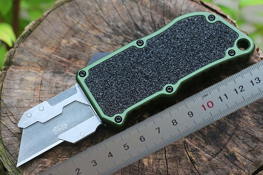 1Pcs M6678 Automatic Tactical Knife SK5 Satin Tanto Blade CNC Green Aviation Aluminum Handle EDC Pocket Paper Cutter Knives with 5Pcs Blades
1Pcs M6678 Automatic Tactical Knife SK5 Satin Tanto Blade CNC Green Aviation Aluminum Handle EDC Pocket Paper Cutter Knives with 5Pcs Blades